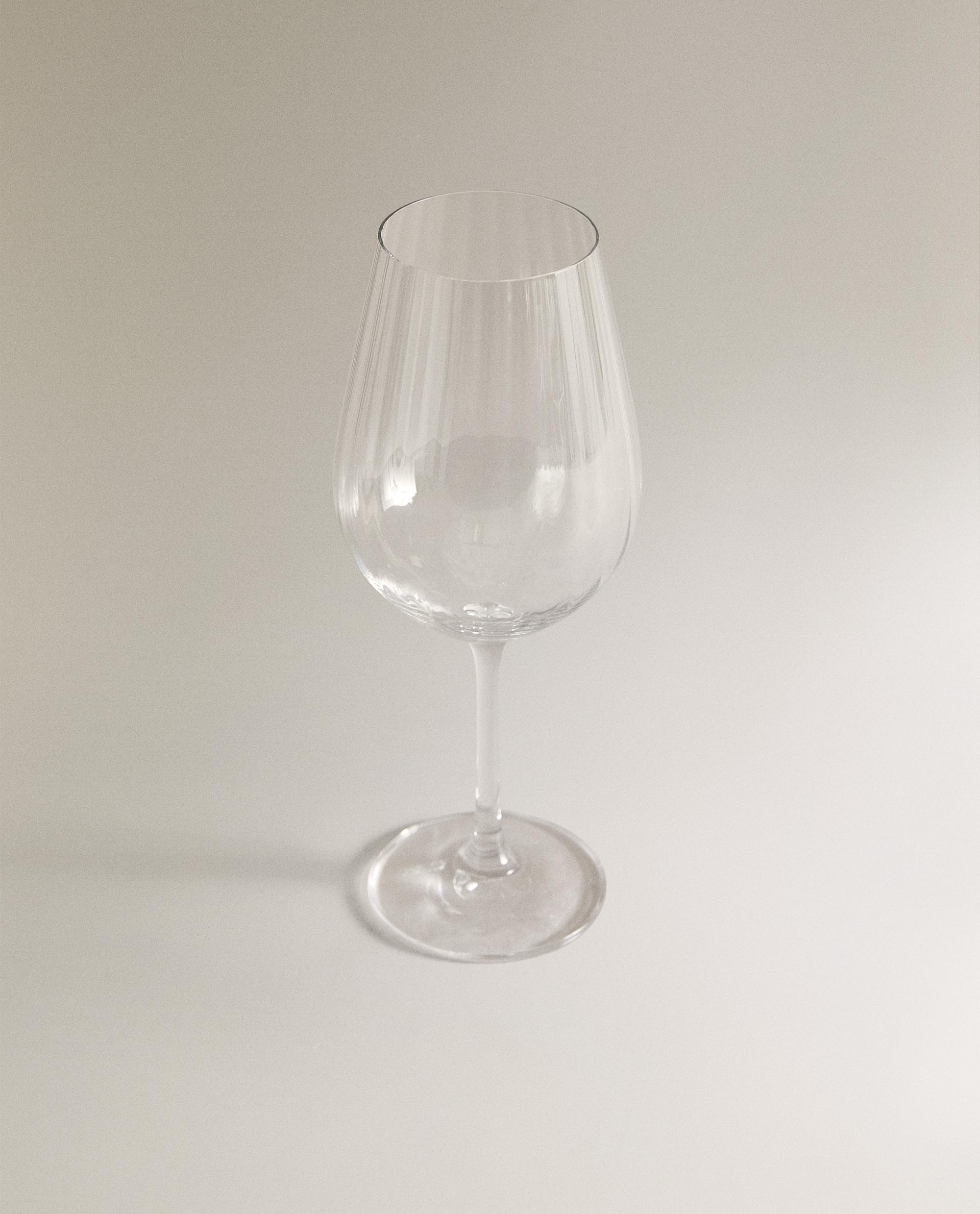 RAISED CRYSTALLINE WINE GLASS