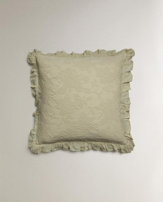 JACQUARD CUSHION COVER WITH RUFFLE JACQUARD CUSHION COVER WITH RUFFLE