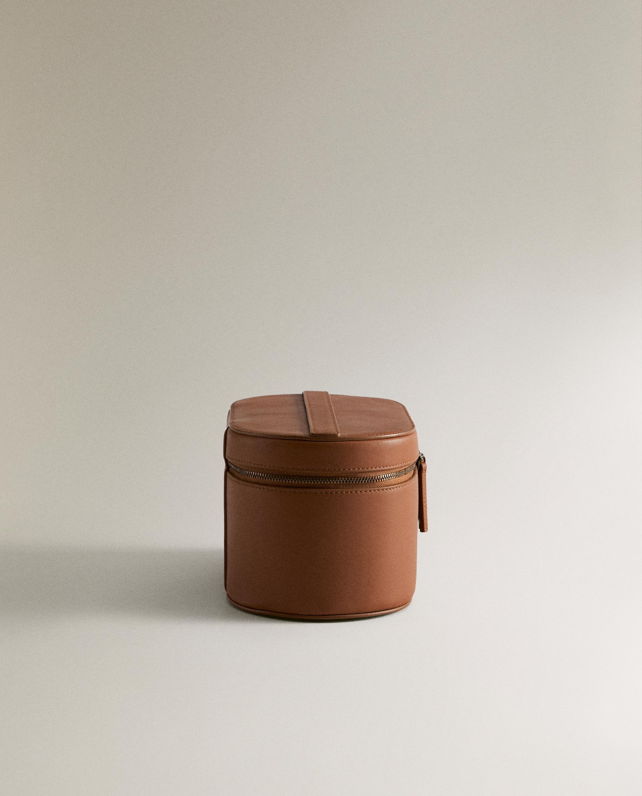SMALL RIGID LEATHER TOILETRY BAG product thumbnail 16