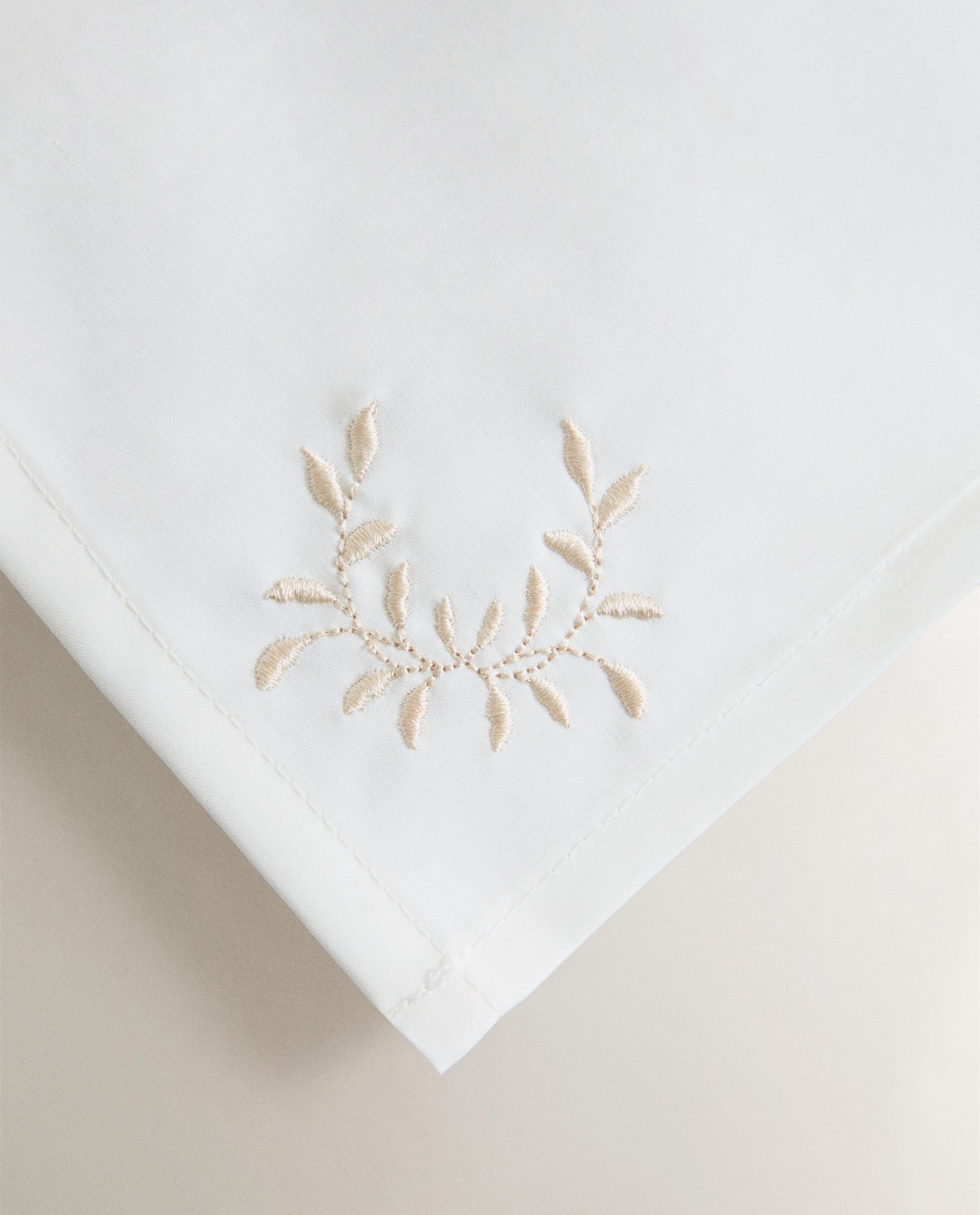 PACK OF PLANT EMBROIDERY NAPKINS (PACK OF 2) product thumbnail 4