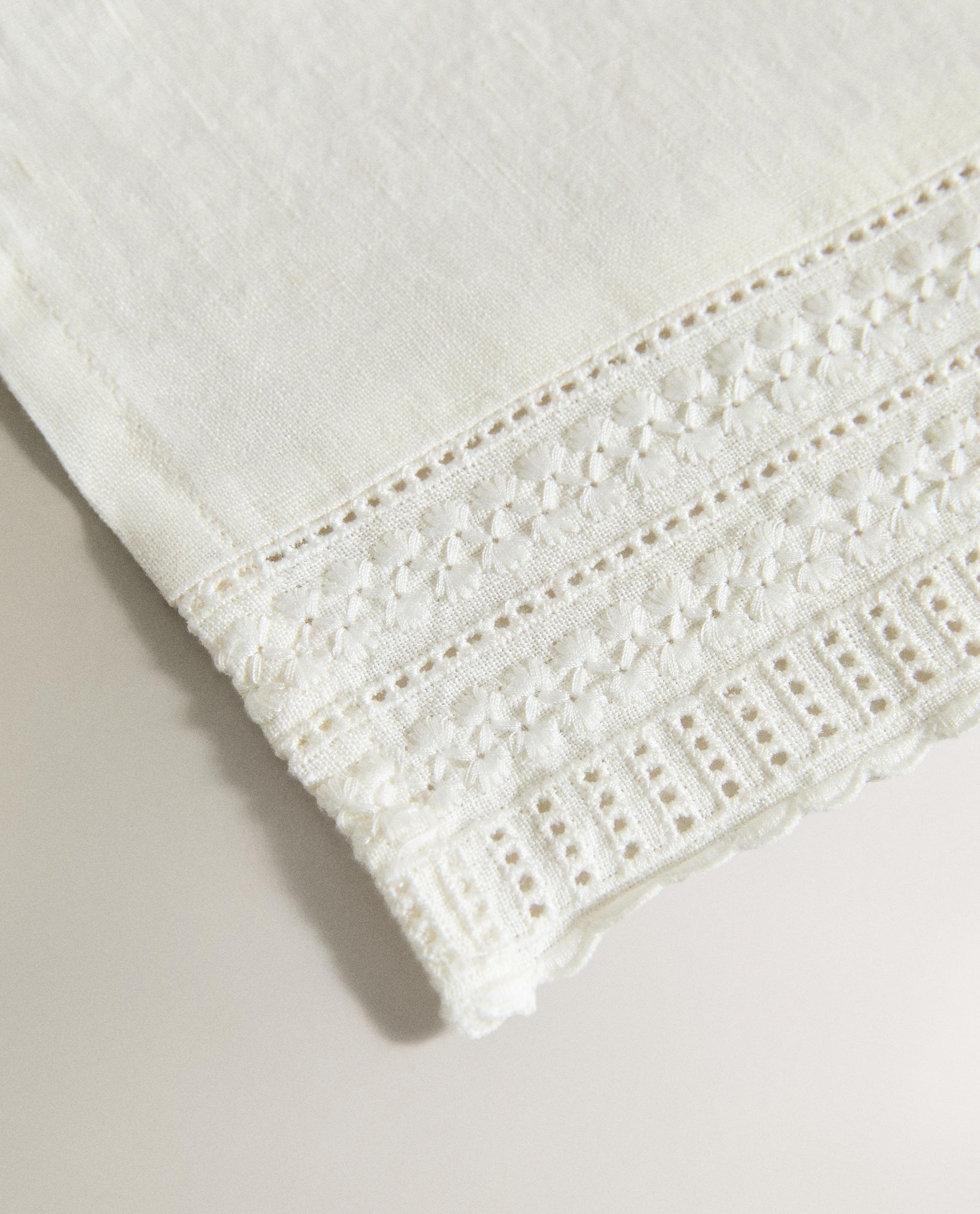 TOWEL WITH EMBROIDERED LINEN BORDER product thumbnail 6