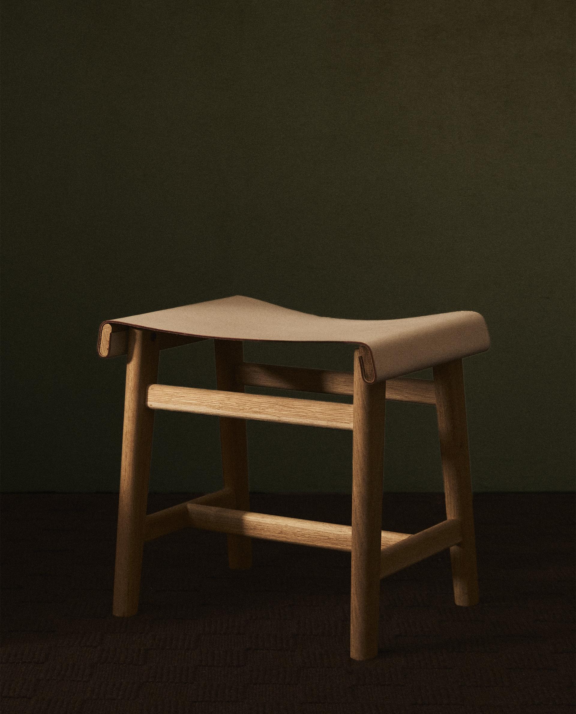 STOOL 01