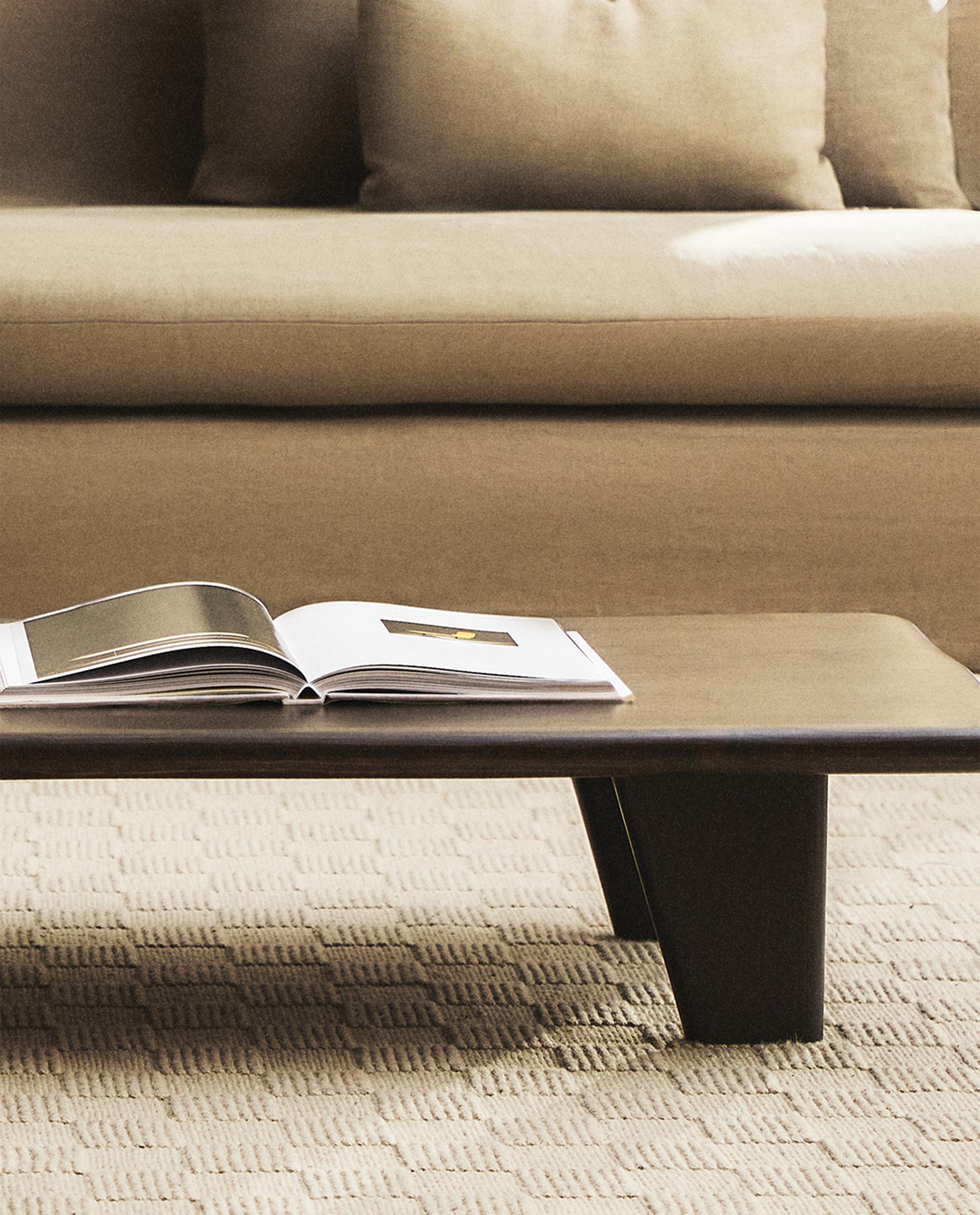 Table Basse en Sapin Foncé - Style Unique