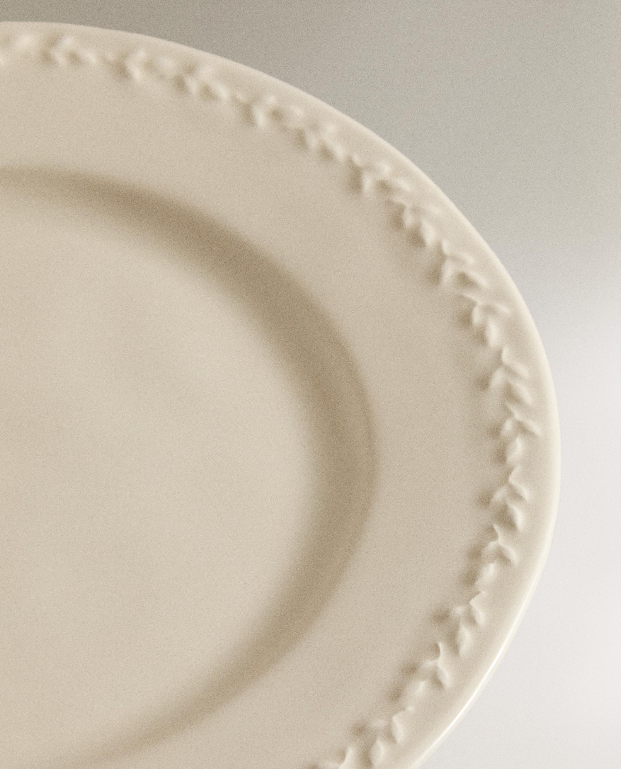 EARTHENWARE DESSERT PLATE WITH RAISED-DESIGN EDGE product thumbnail 6