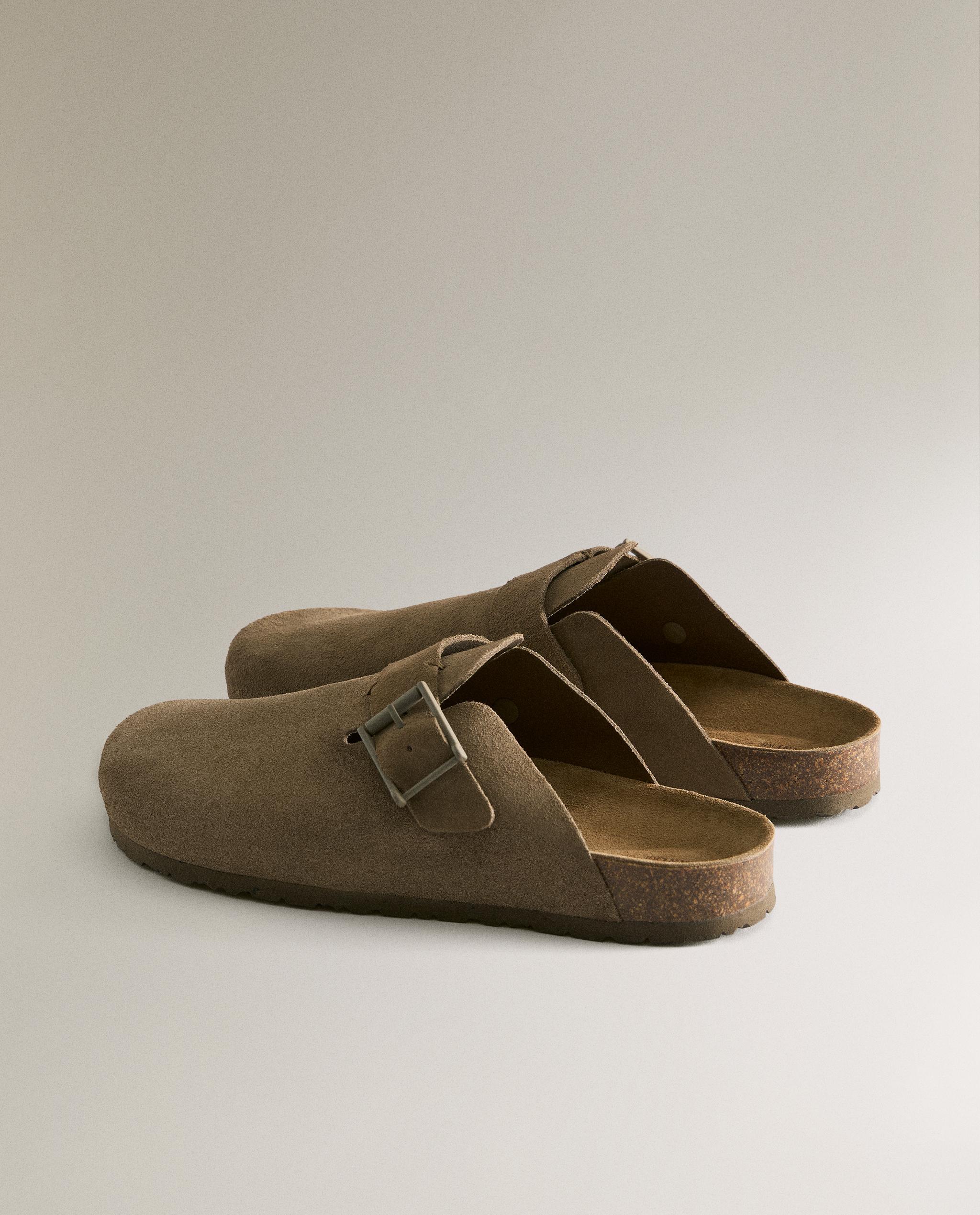 LEATHER CLOGS WITH BUCKLE AND TOPSTITCHING DETAIL