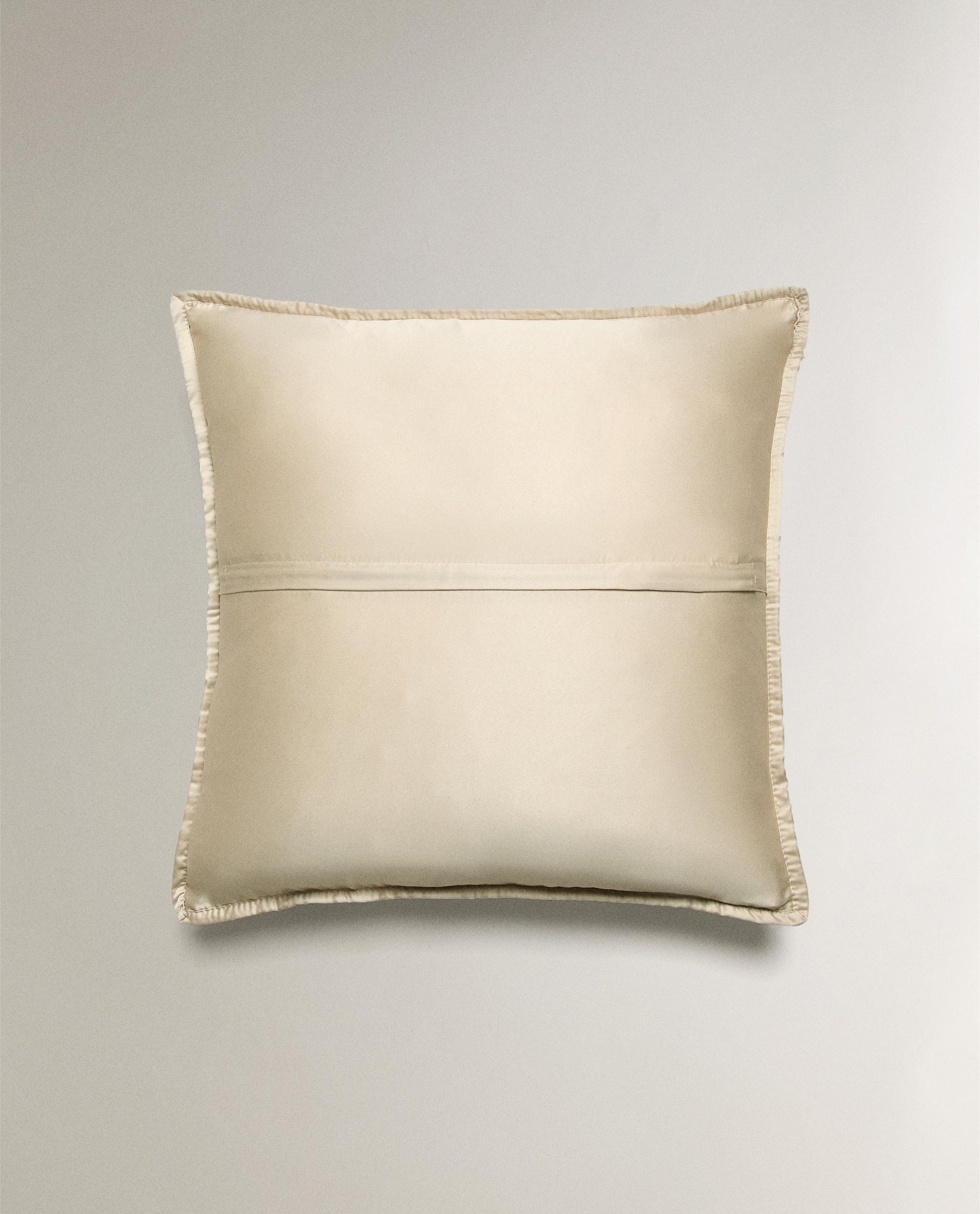 PLAIN QUILTED CUSHION COVER WITH KNOTS product thumbnail 6