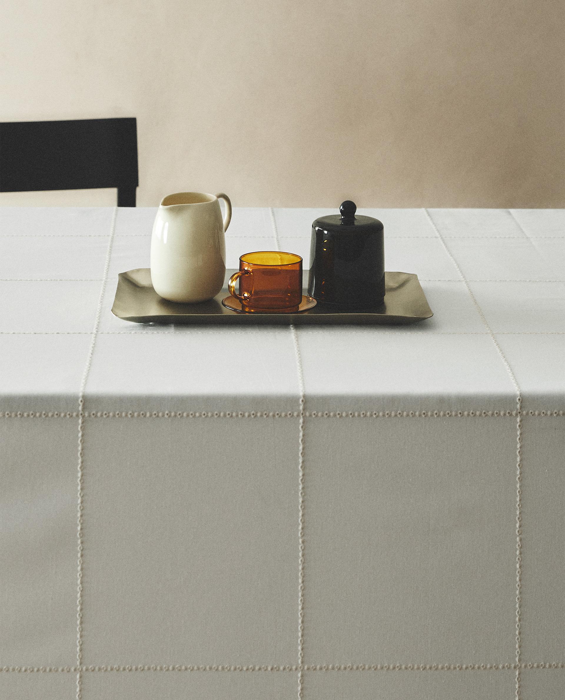 フラワーエンブロイダリー インサート テーブルクロス | Zara Home