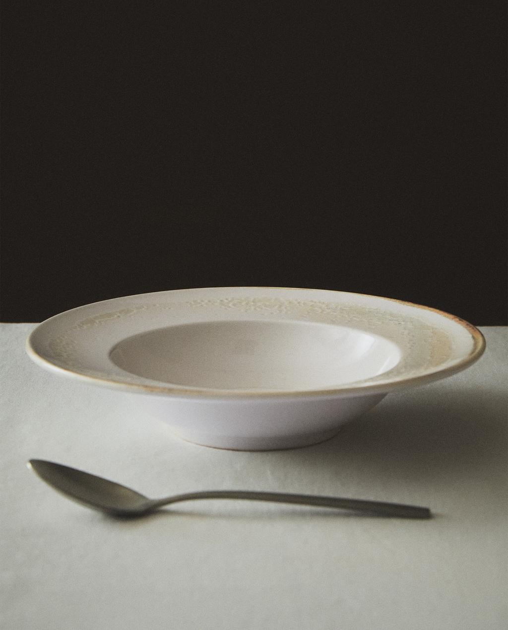 KAMENINOVÝ TANIER NA CESTOVINY KAMENINOVÝ TANIER NA CESTOVINY