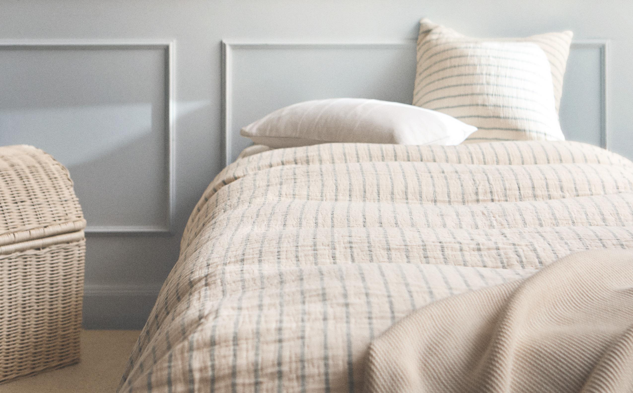 CHILDREN'S STRIPED MUSLIN BEDSPREAD