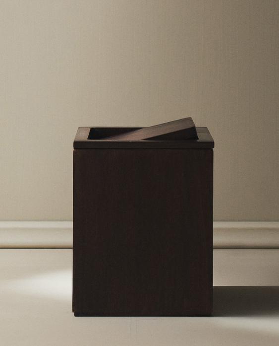 سلة حمام خشبية داكنة مربعة سلة حمام خشبية داكنة مربعة