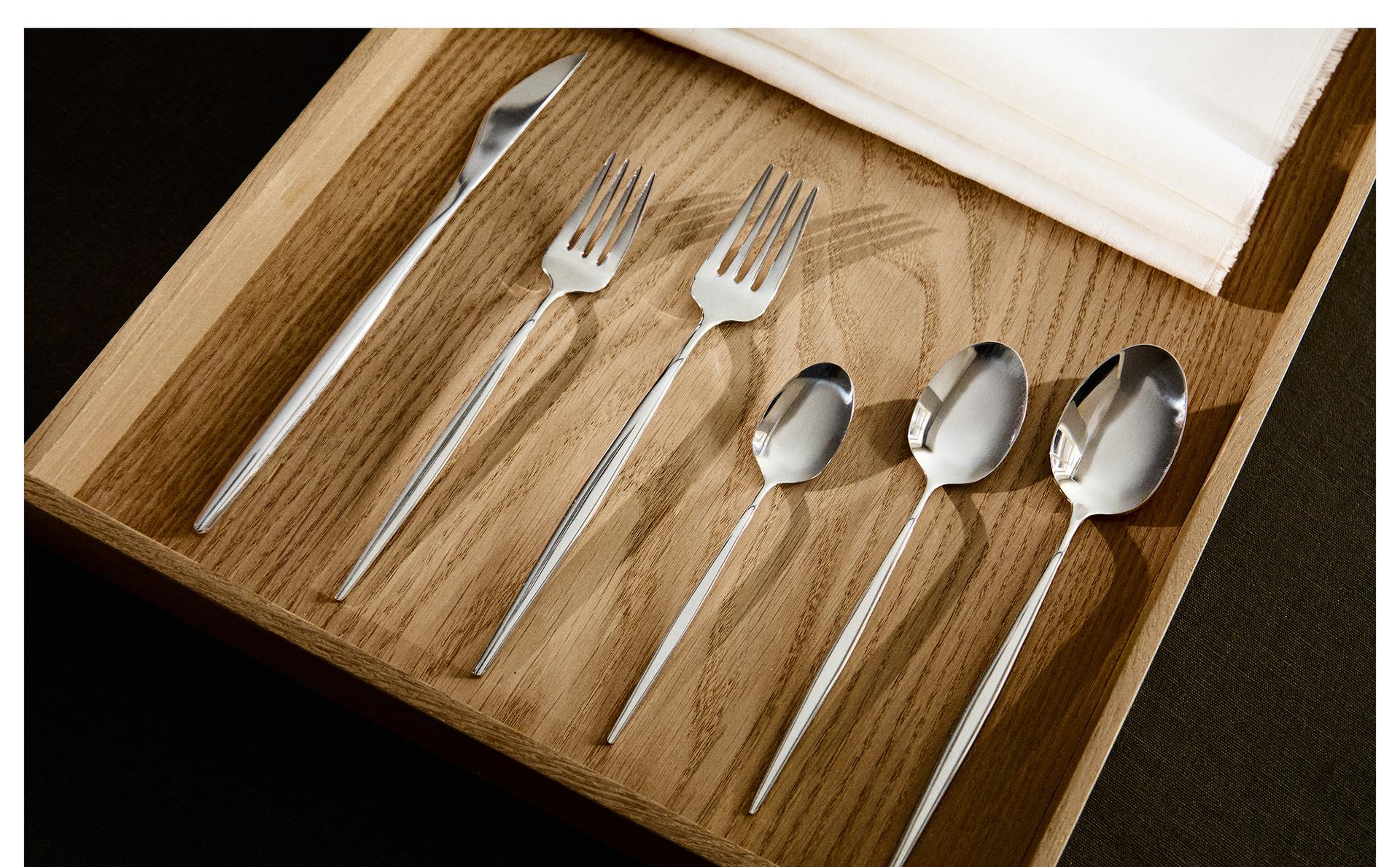 CUTLERY SET WITH THIN HANDLE