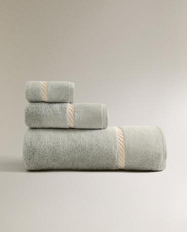 EMBROIDERED CORD BATH TOWEL