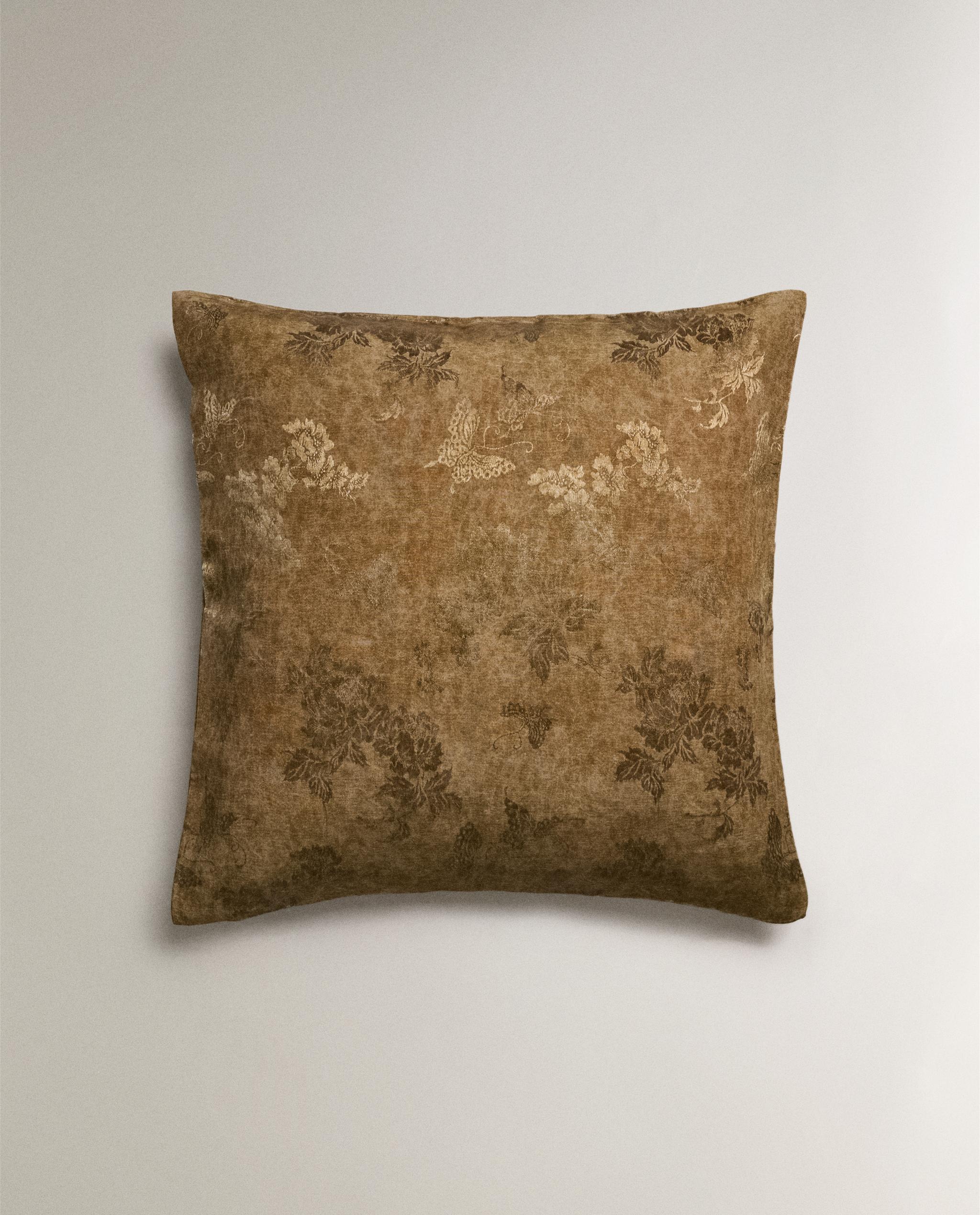 GOLD JACQUARD CUSHION COVER | MARISA BERENSON product thumbnail 6