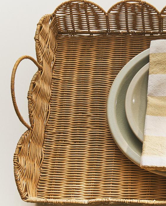SCALLOPED RATTAN TRAY