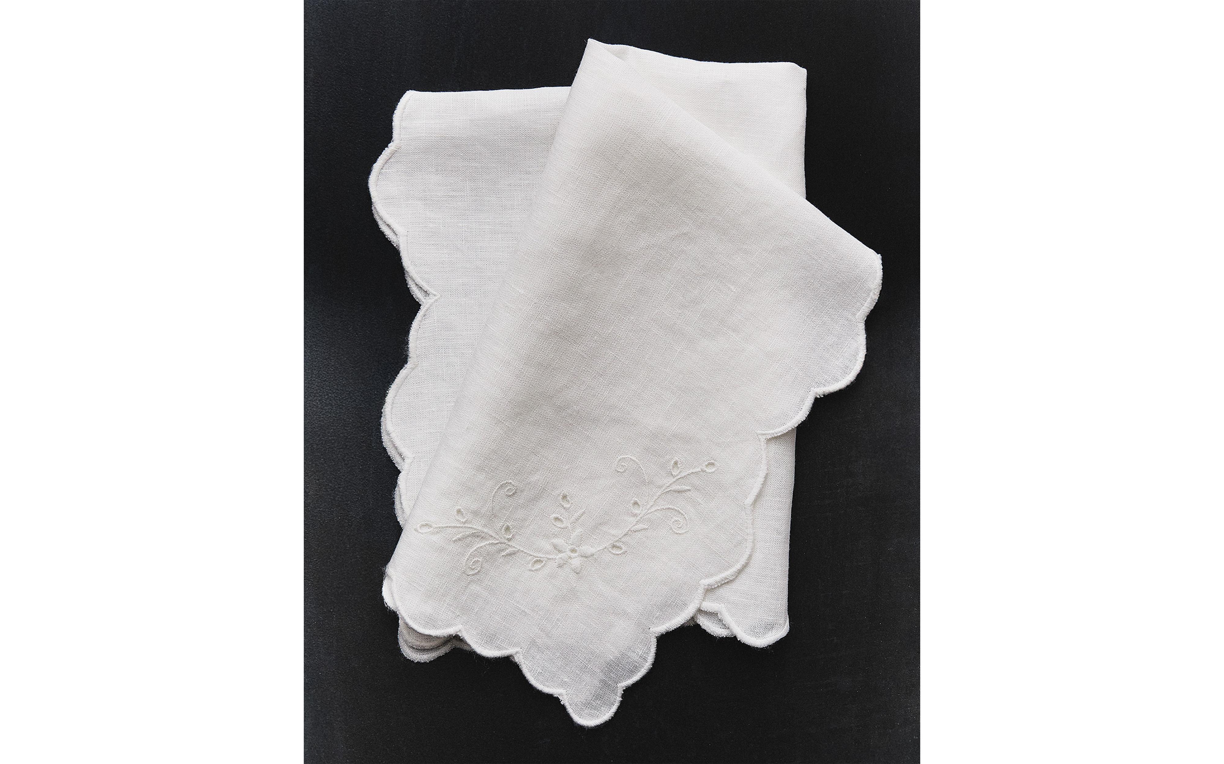 NAPKIN, SALT AND PEPPER SHAKERS product thumbnail 11