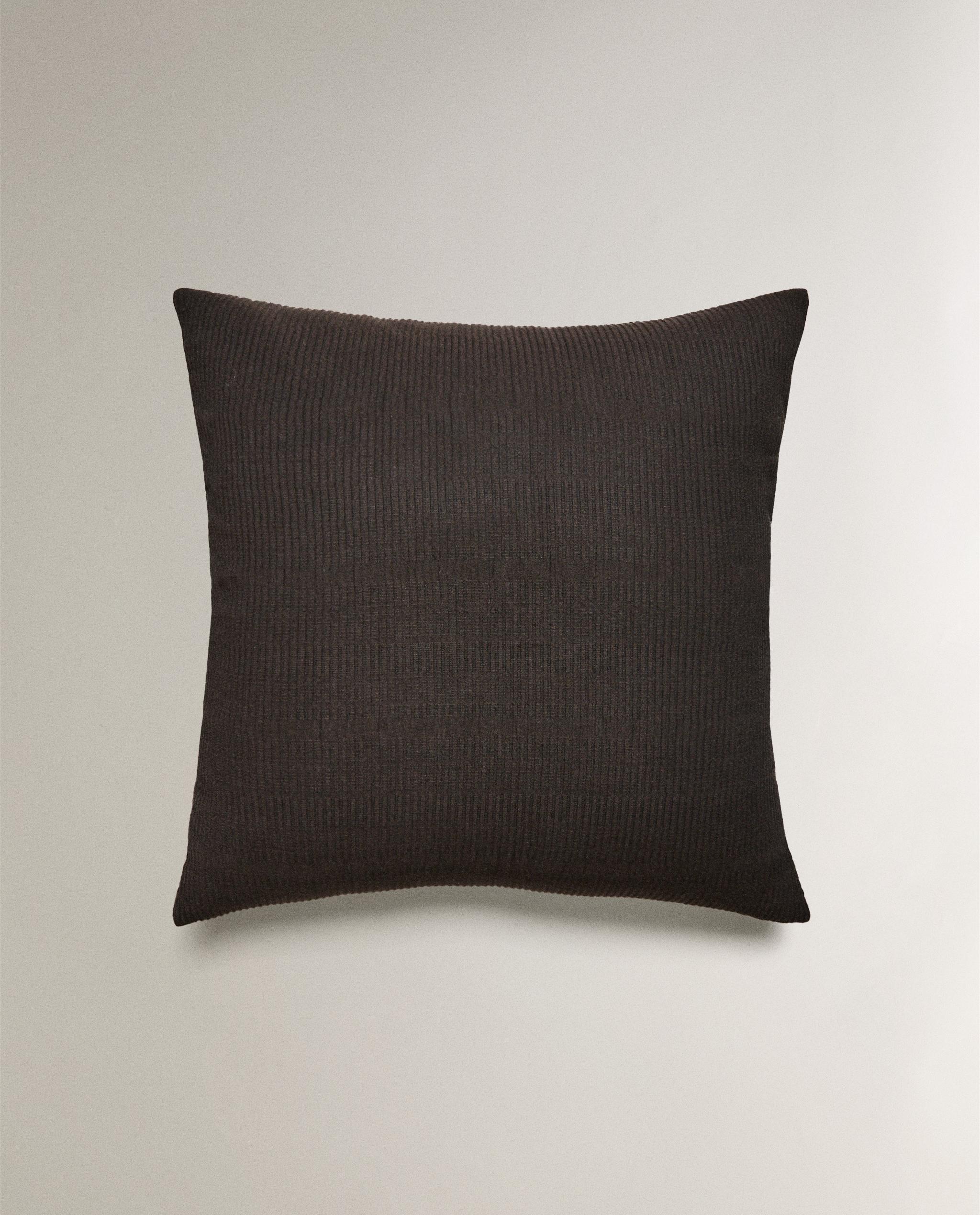 GATHERED QUILT CUSHION COVER product thumbnail 2