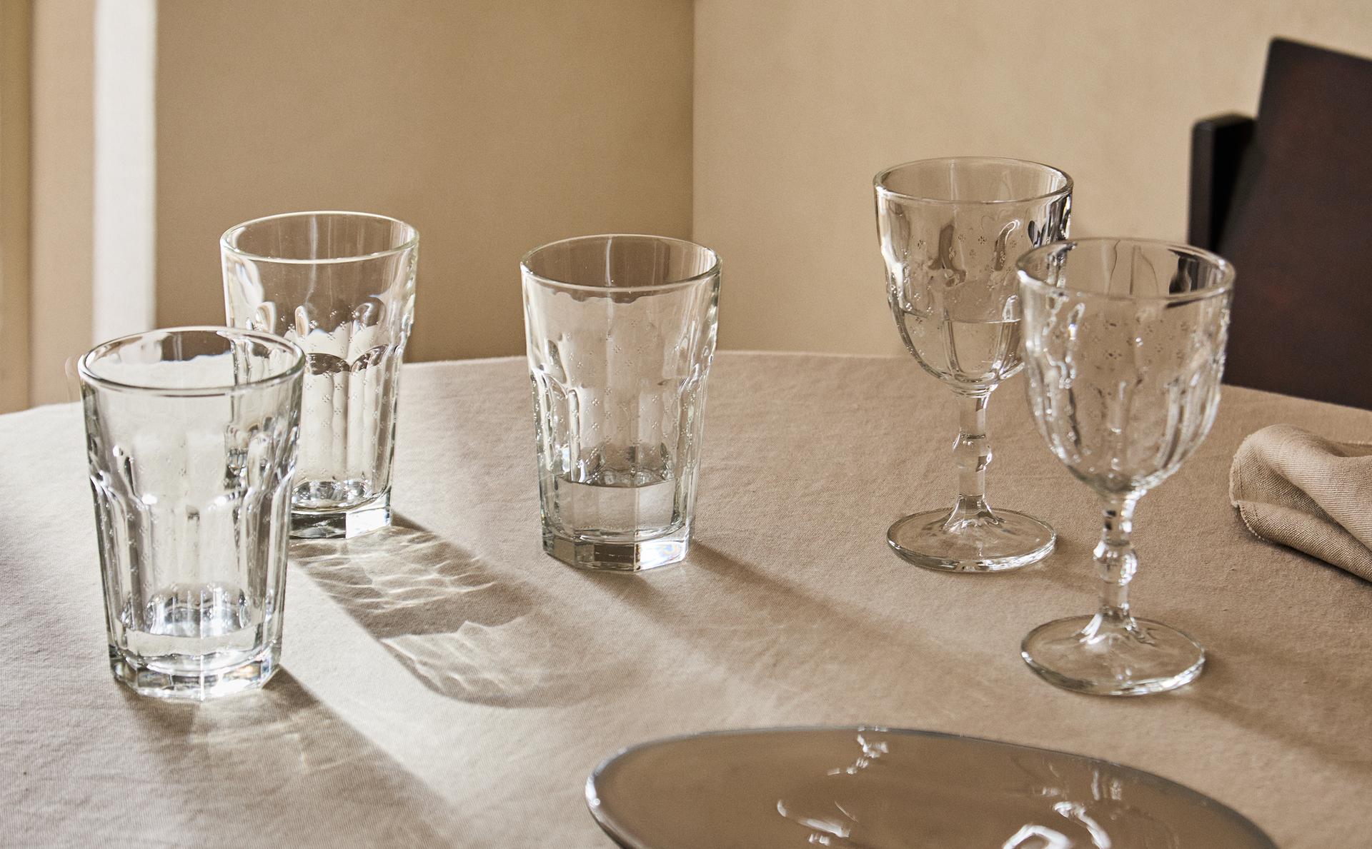 CRISTALLERIA IN VETRO CON MOTIVO FLOREALE IN RILIEVO CRISTALLERIA IN VETRO CON MOTIVO FLOREALE IN RILIEVO