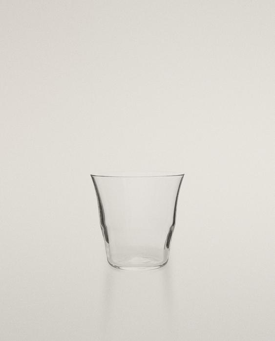 كوب زجاجي صغير