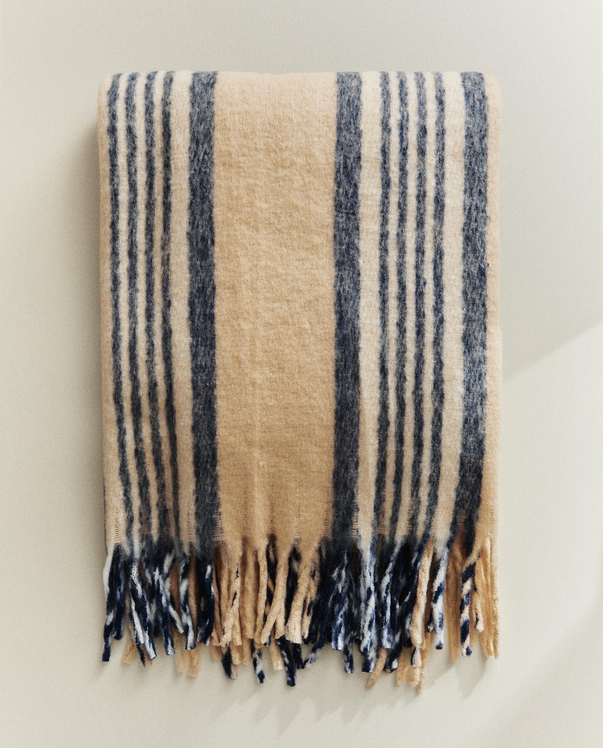 BRUSHED BLANKET WITH CENTRAL STRIPES AND FRINGING | Zara