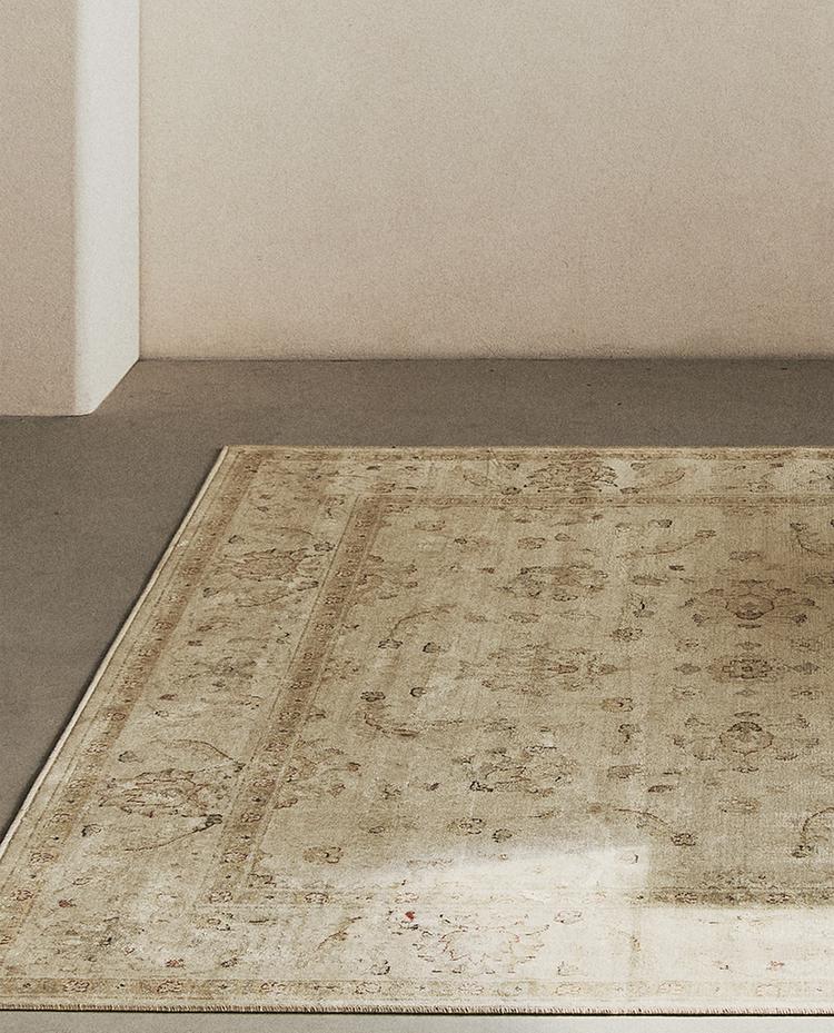 VINTAGE FLORAL RUG VINTAGE FLORAL RUG