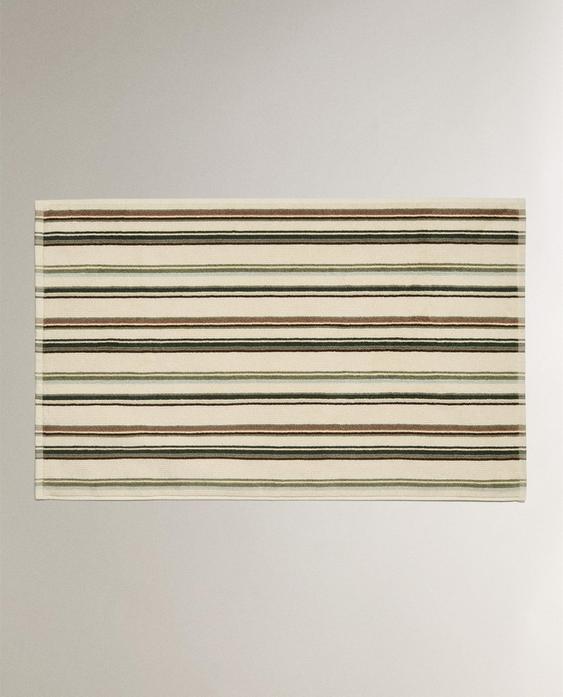 سجادة حمام بخطوط غير منتظمة