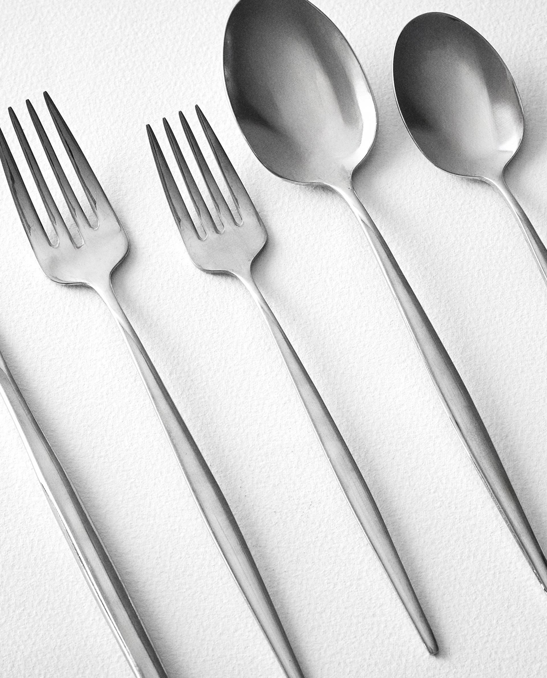 FLATWARE SET WITH THIN HANDLE (SPOONS 3 SETS/FORKS 3 SETS/KNIVES 3 SETS))
