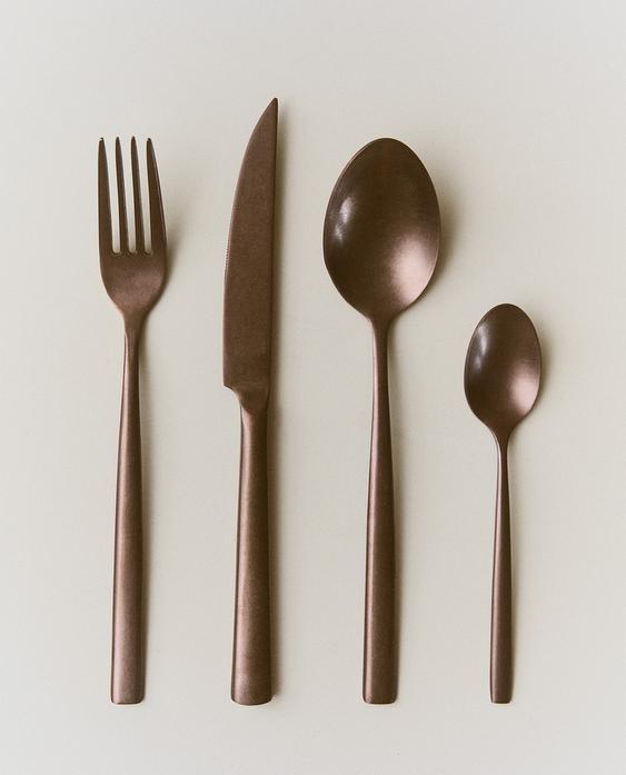 4-PIECE VINTAGE STEEL CUTLERY SET 4-PIECE VINTAGE STEEL CUTLERY SET
