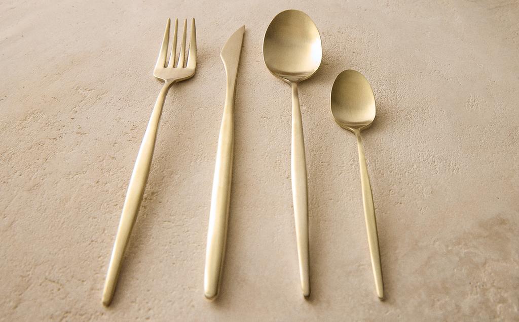 طقم 4 قطع أدوات تناول الطعام بمقابض رفيعة