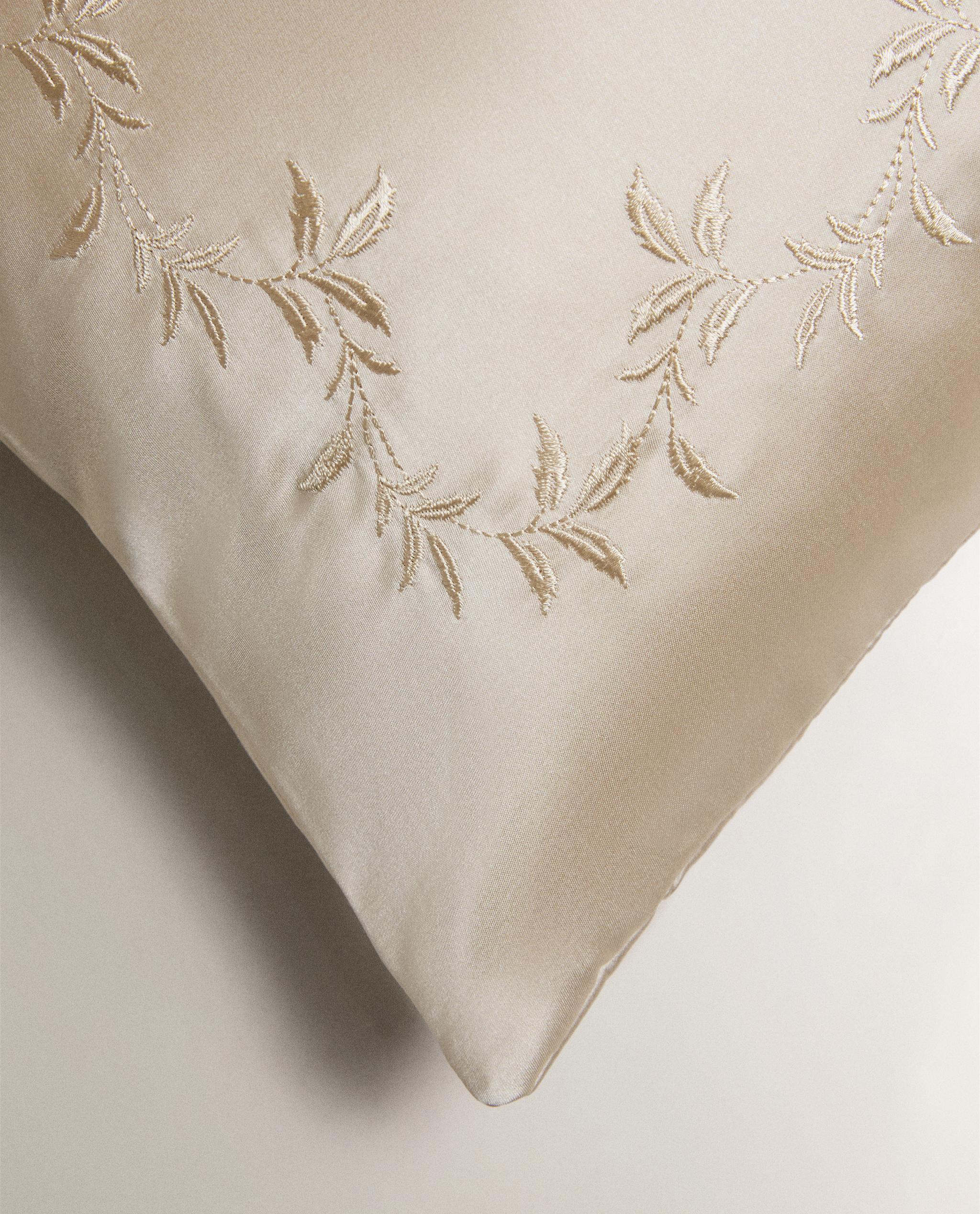 LEAF PRINT SATEEN CUSHION COVER product thumbnail 9