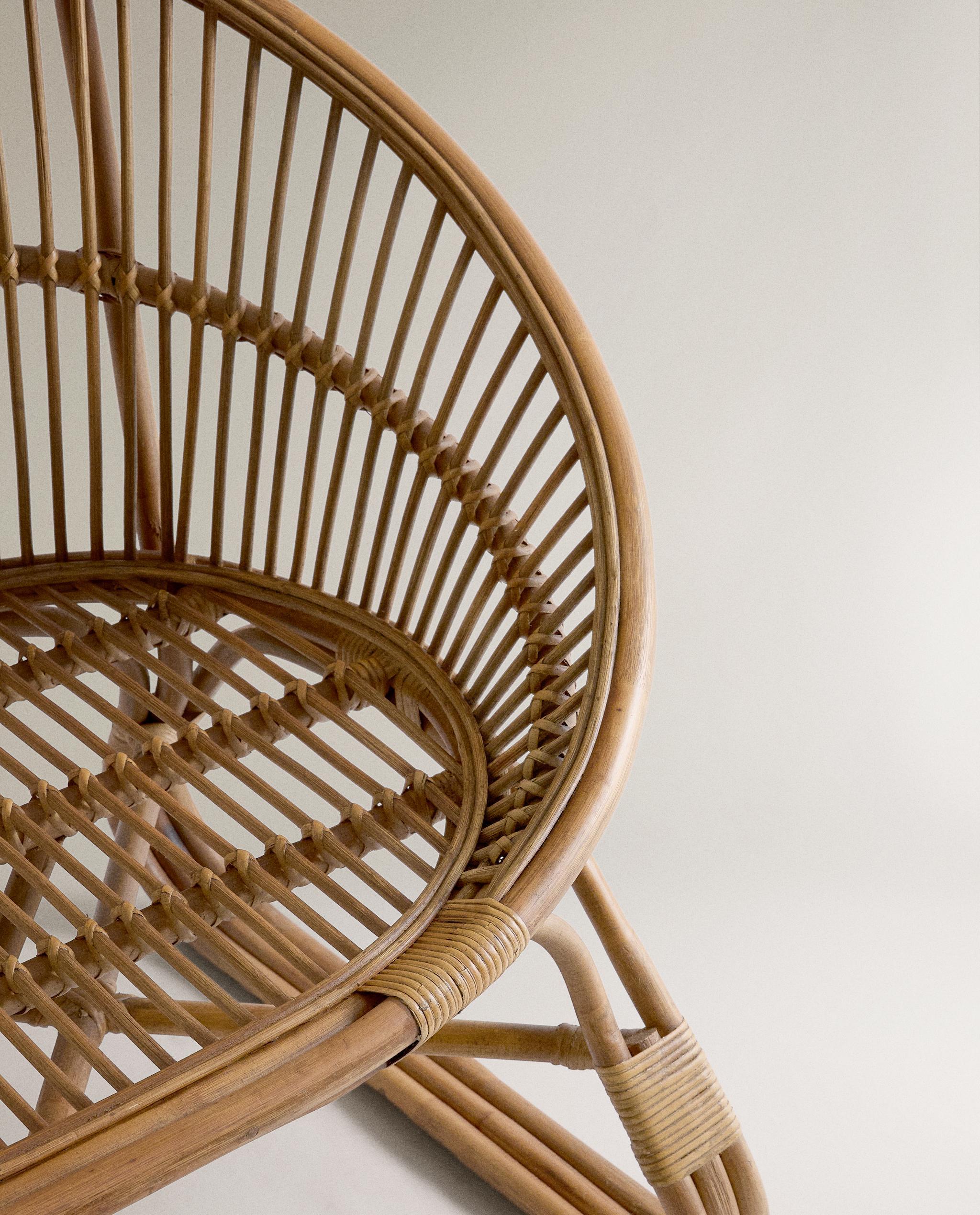 RATTAN COUCH AND STRIPED CUSHION product thumbnail 9