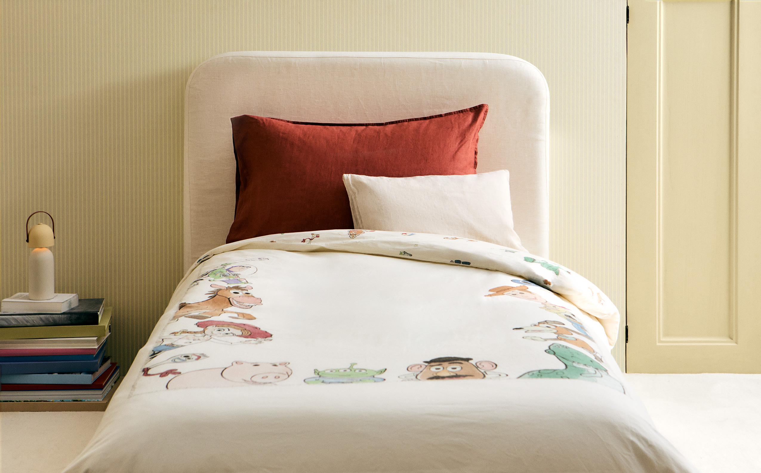 ザラホームZARAHOME⭐︎リネン100%掛け布団カバー　ブルー麻 ZARA HOME】ベッドリネンをチェンジ。枕カバー＆布団カバーの