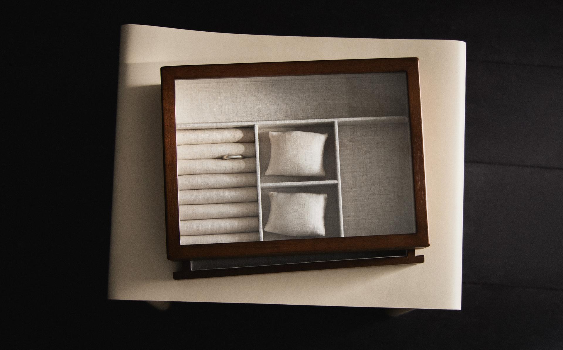 MEDIUM WOODEN JEWELLERY BOX MEDIUM WOODEN JEWELLERY BOX