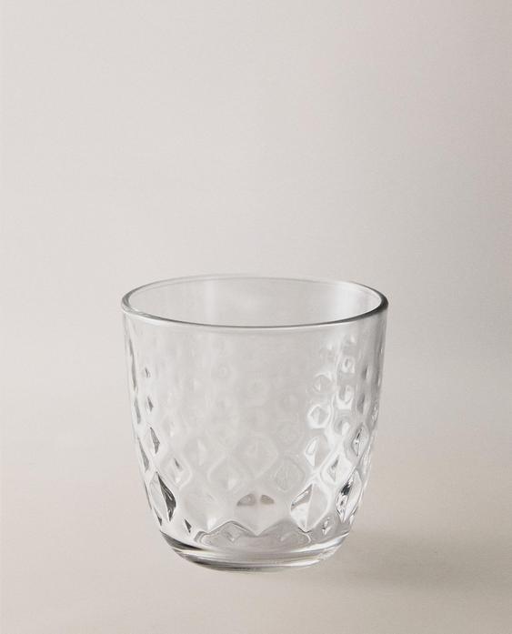 كوب بتصميم بارز