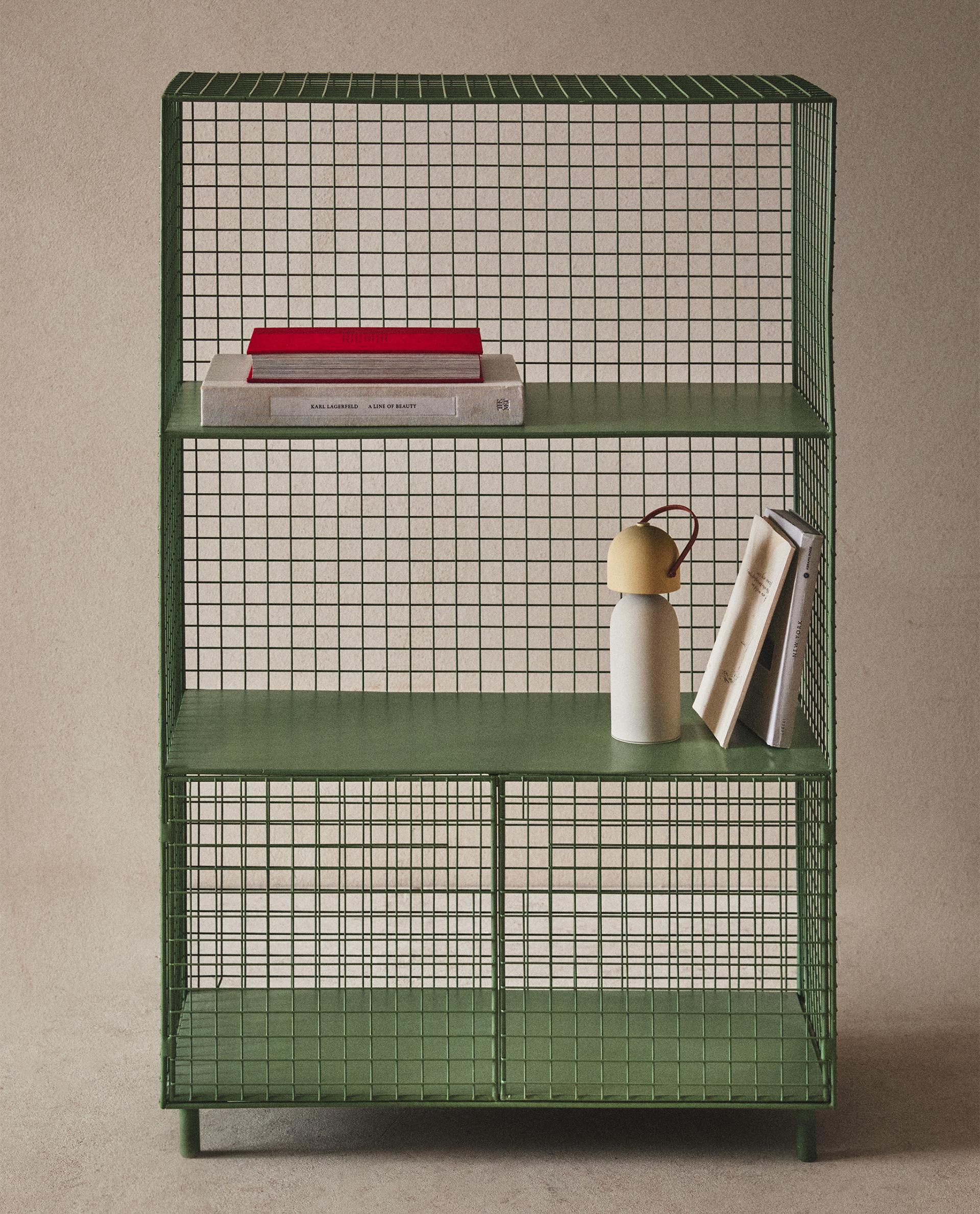 ÉTAGÈRE MÉTAL AVEC PORTES ÉTAGÈRE MÉTAL AVEC PORTES