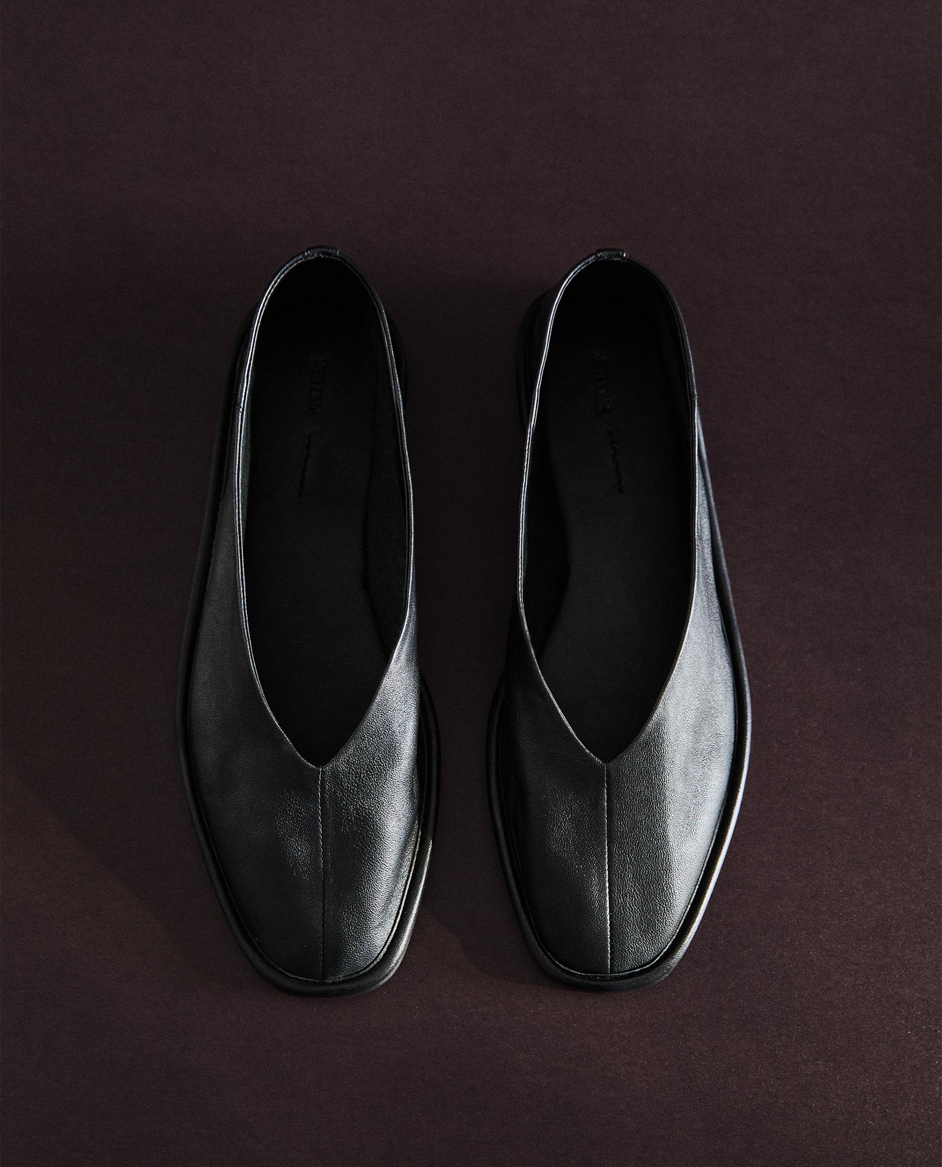 LEATHER BALLERINAS