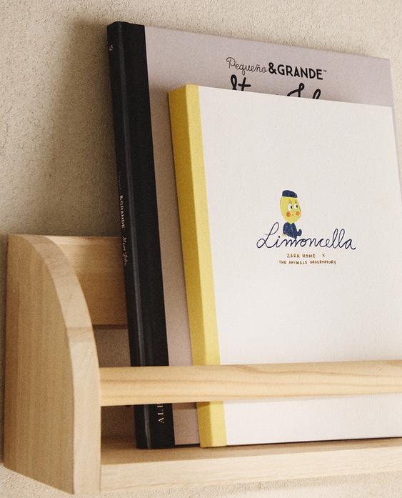 HOUTEN KINDERPLANK MET STANG AAN DE VOORKANT HOUTEN KINDERPLANK MET STANG AAN DE VOORKANT