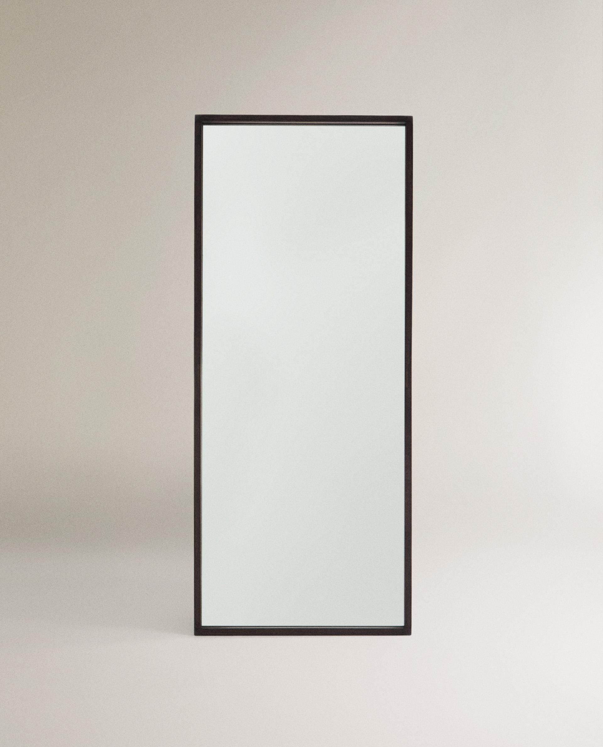 SPECCHIO CON BASE E CORNICE IN LEGNO SPECCHIO CON BASE E CORNICE IN LEGNO