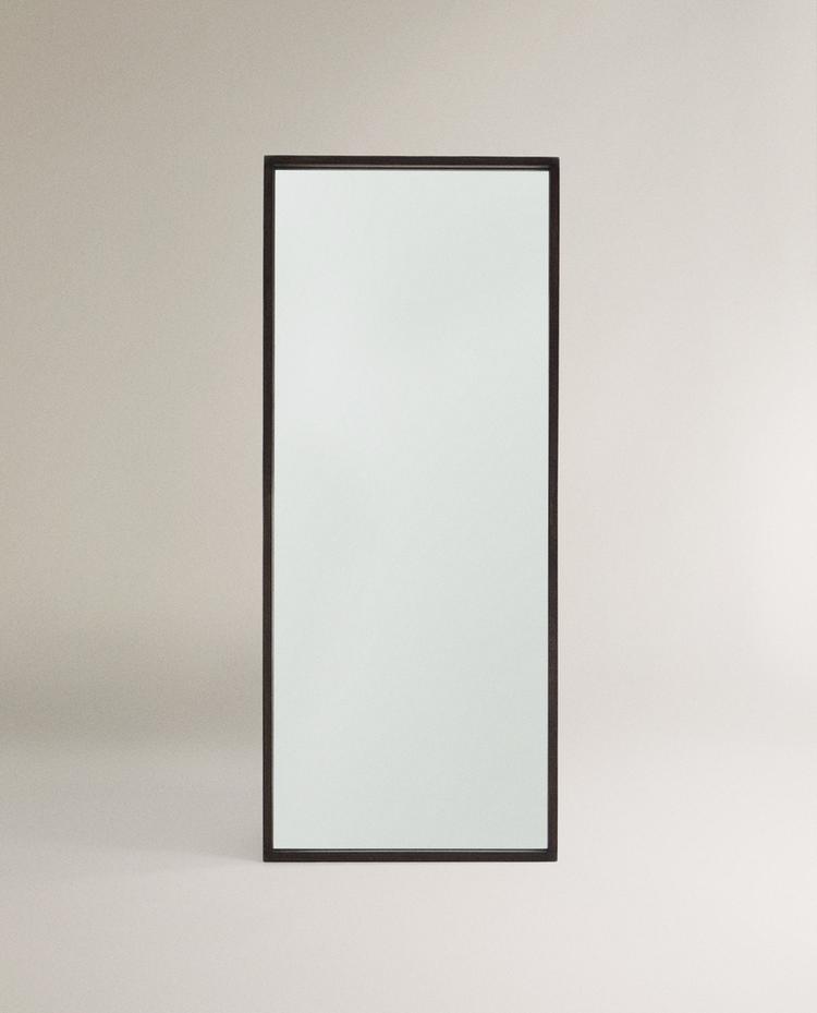 VERWIEGELTER FUßSPIEGEL MIT HOLZRAHMEN VERWIEGELTER FUßSPIEGEL MIT HOLZRAHMEN