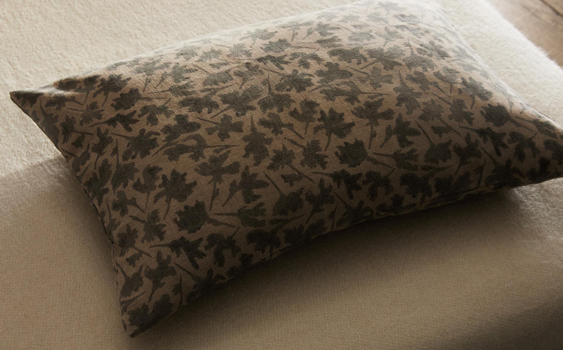 FLORAL CUSHION COVER