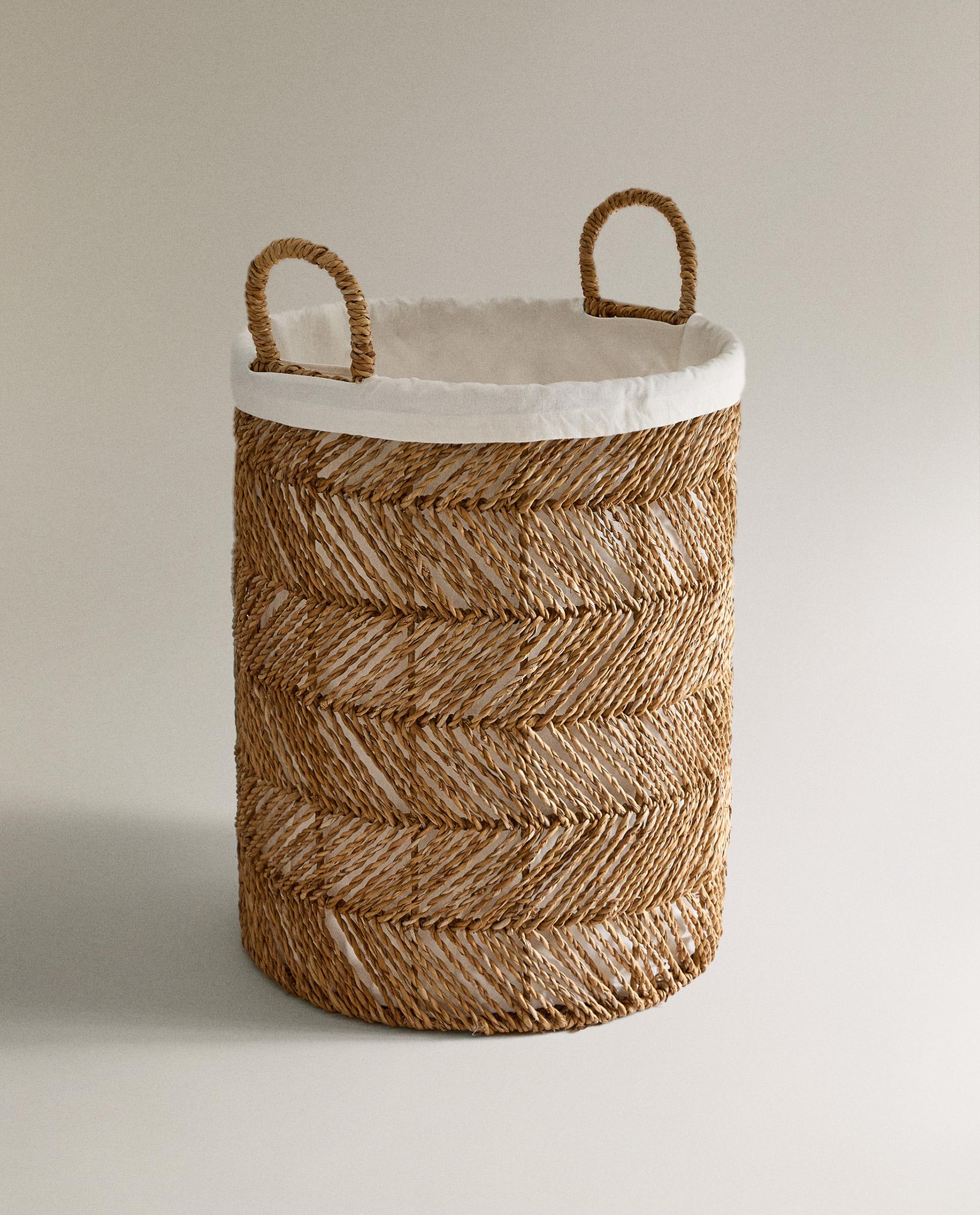 ROUND HAMPER WITH LINEN LINING