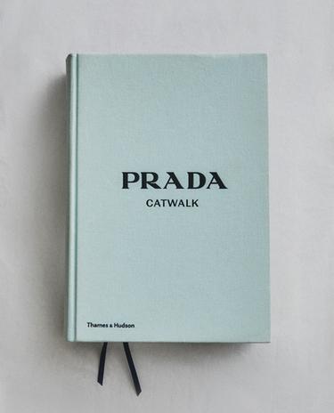 LIVRO CATWALK PRADA (INGLÊS)