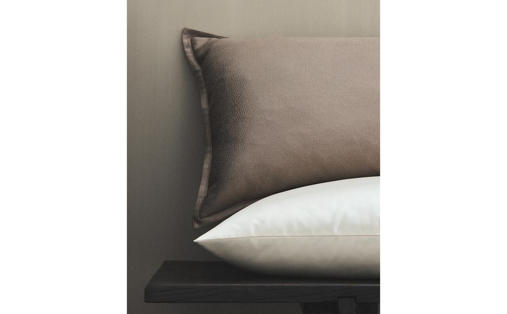 SATEEN JACQUARD PILLOWCASE (300 THREAD COUNT)