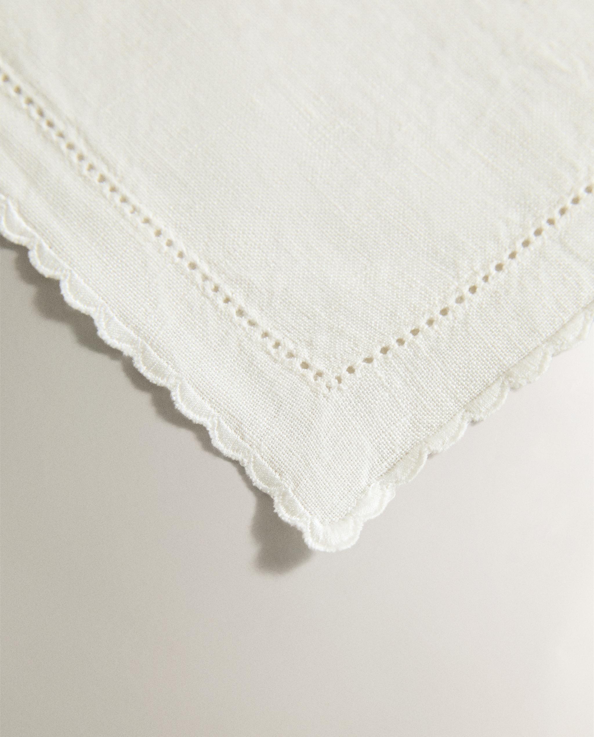 TOWEL WITH EMBROIDERED LINEN BORDER product thumbnail 4