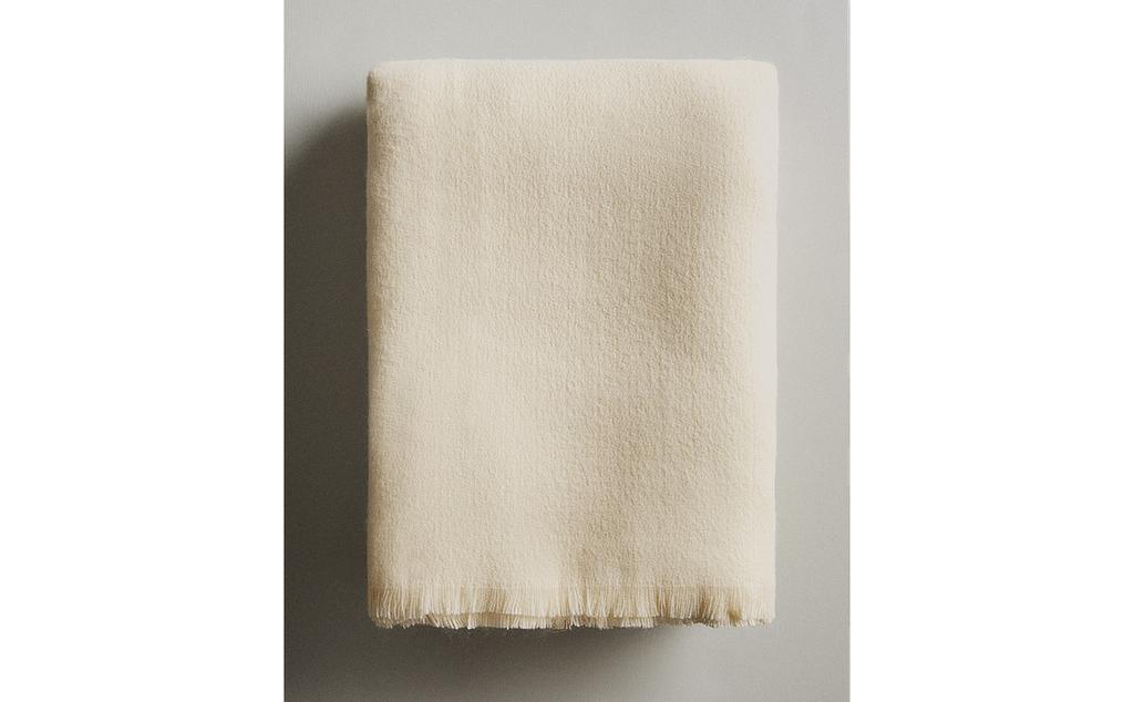 FRINGED DECORATIVE THROW FRINGED DECORATIVE THROW