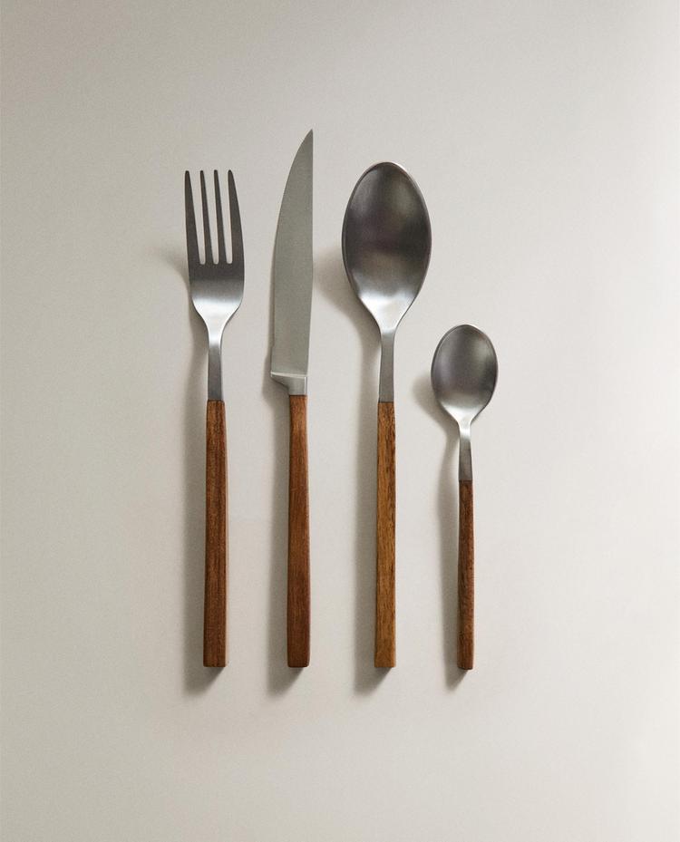 4-PIECE CUTLERY SET WITH WOODEN HANDLE