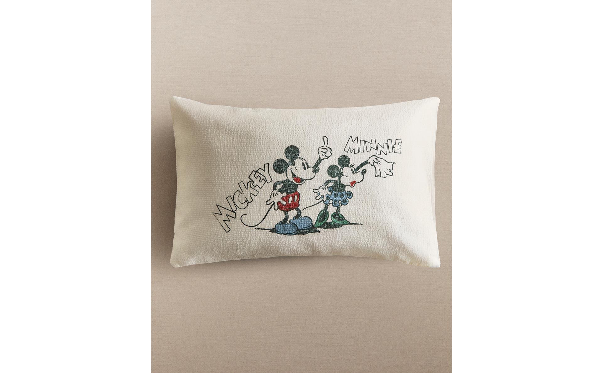 TAIE D’OREILLER ENFANT MICKEY & MINNIE ©DISNEY TAIE D’OREILLER ENFANT MICKEY & MINNIE ©DISNEY