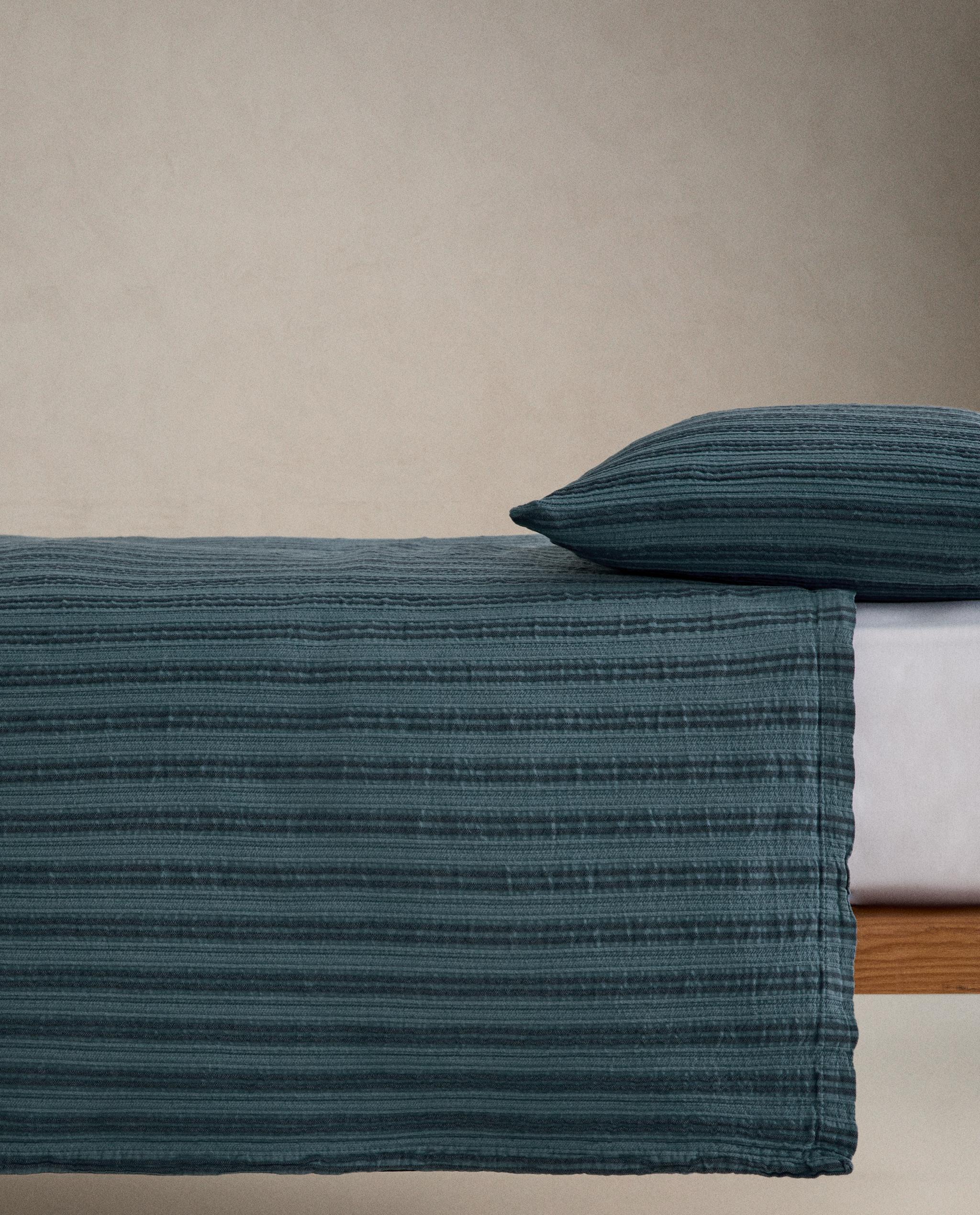 CHILDREN'S BEDSPREAD WITH RAISED STRIPES product thumbnail 3