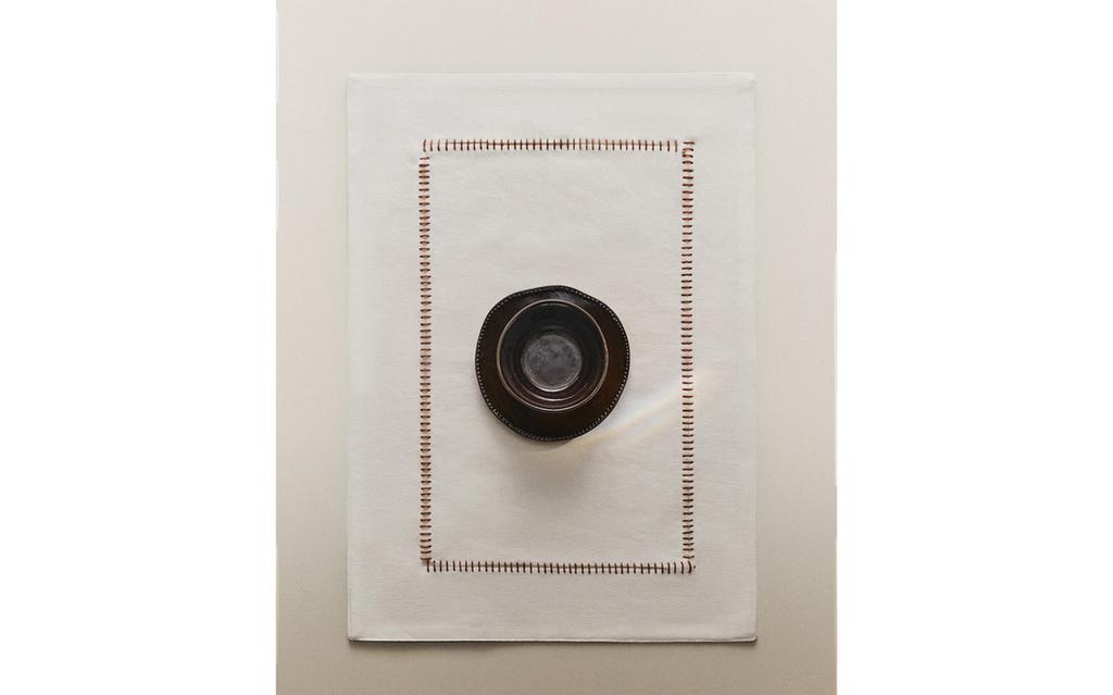 PLACEMAT WITH CONTRAST TOPSTITCHING