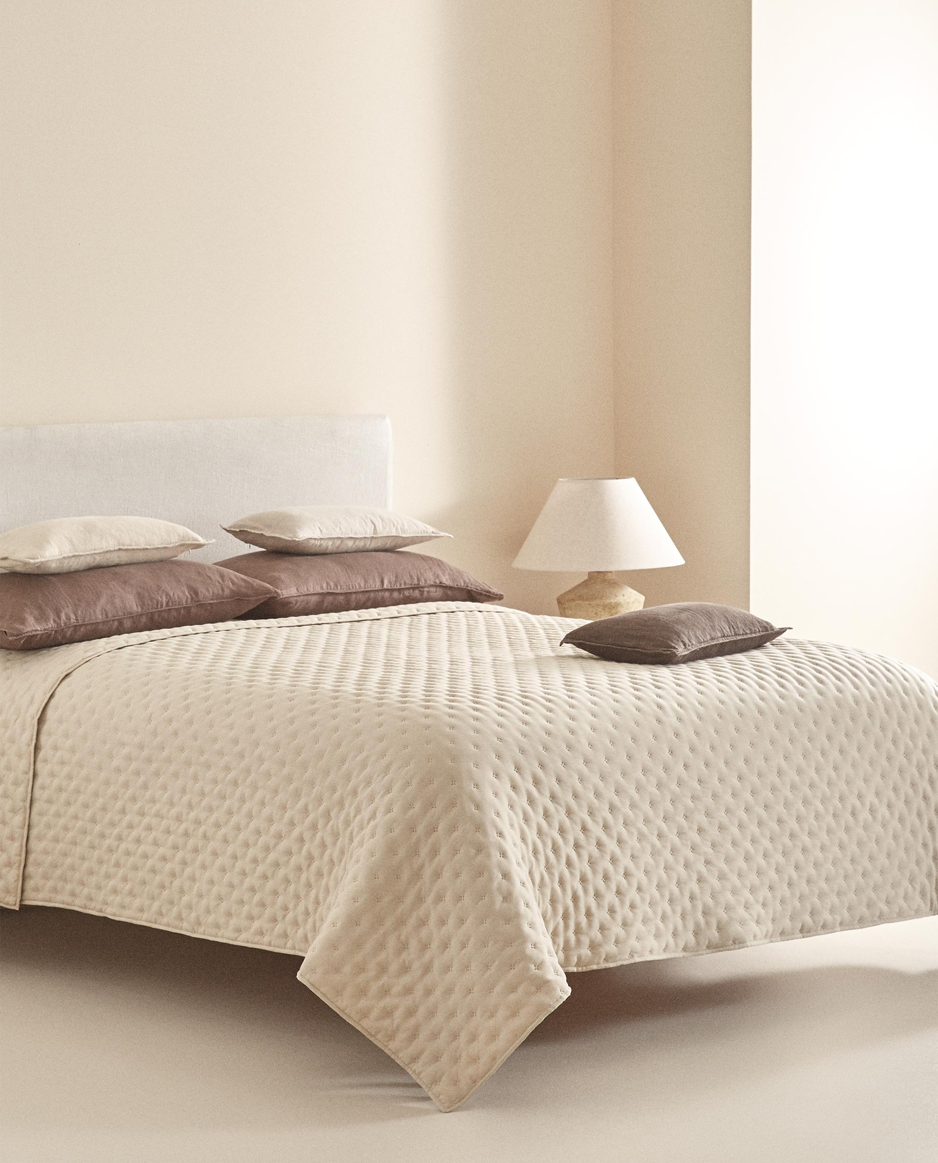 QUILTED BEDSPREAD WITH DOTS product thumbnail 10
