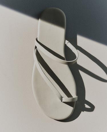 FLAT LEATHER SANDALS